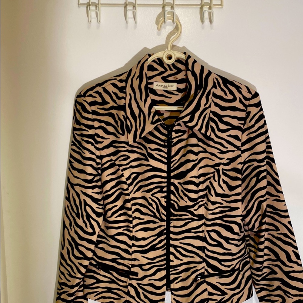 Amanda Smith Black and Cream Animal Print Blazers & Suit Jackets